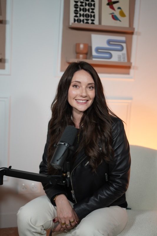 Portrait d'Emeline Siron, investisseuse et hôte du podcast Out of the Box